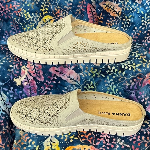 Danna Raye “Judy” cut out suede slip-ons deck shoe slide size 6 - Picture 4 of 7